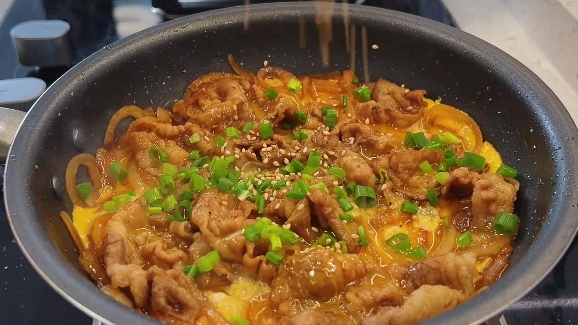 简单好做！滑蛋牛丼饭太适合一人食了
