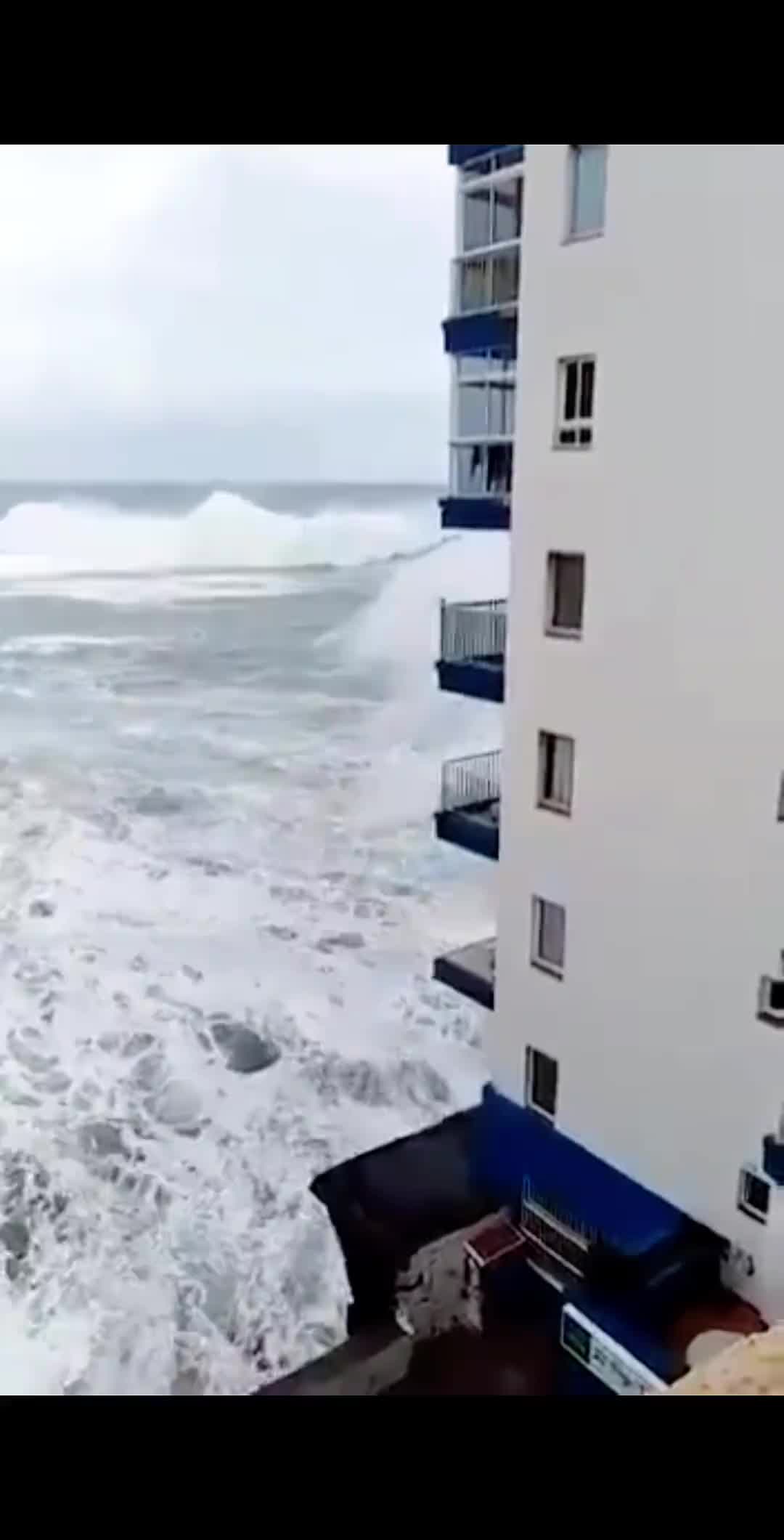 最美海岸，惊涛骇浪，就是住在这里有点慌