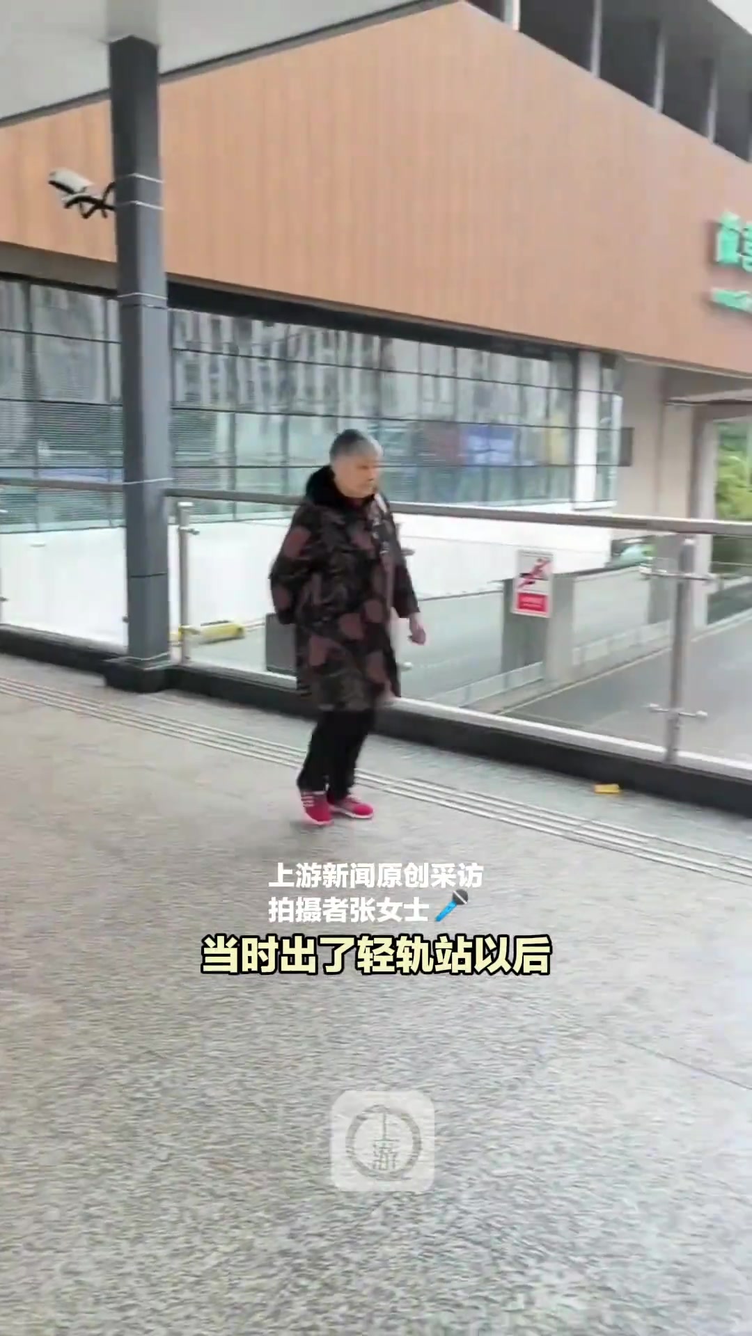 主打一个信任！重庆轨道交通站现一排无人看管行李箱