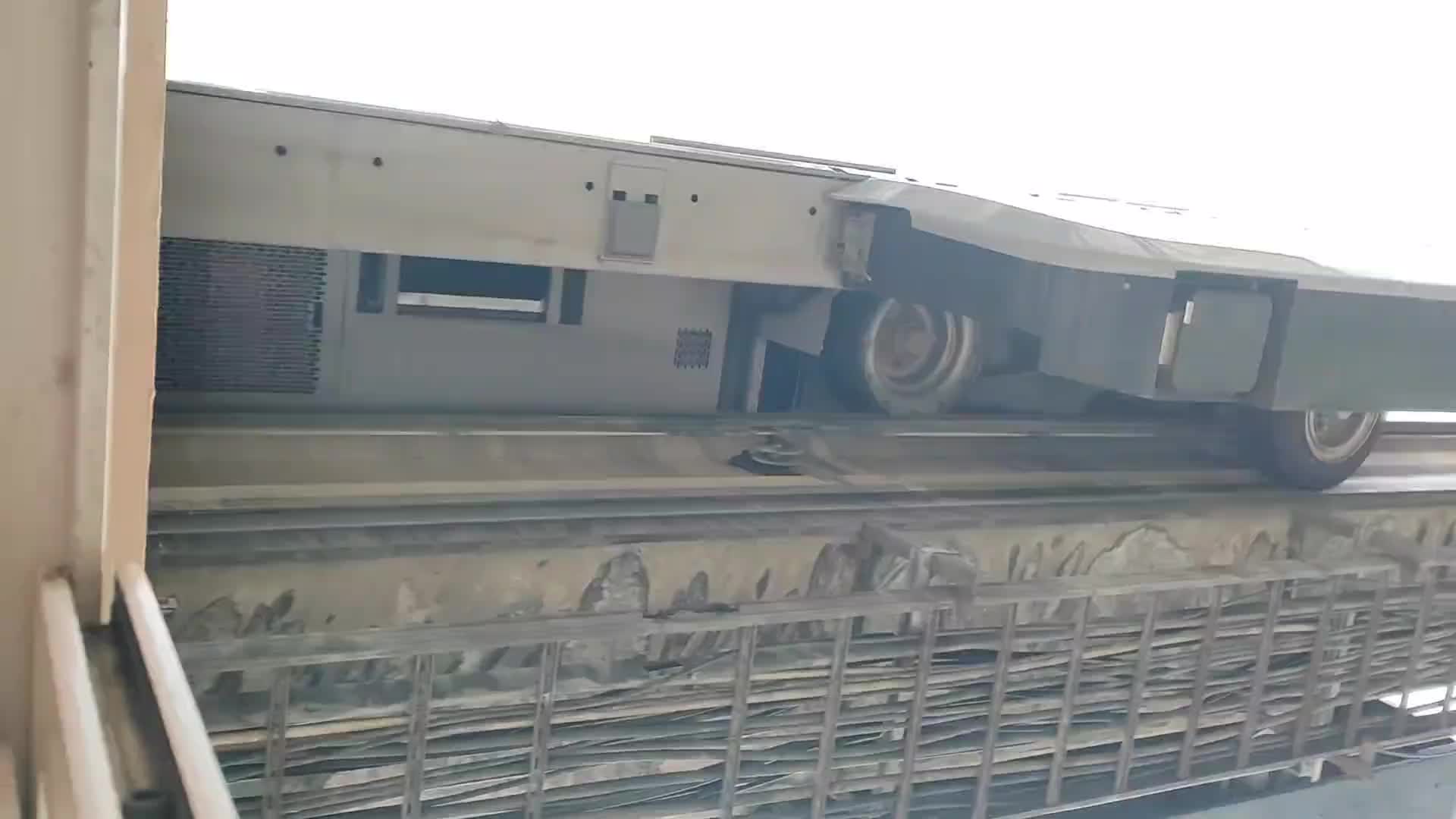 来看看横着的轮胎！！
