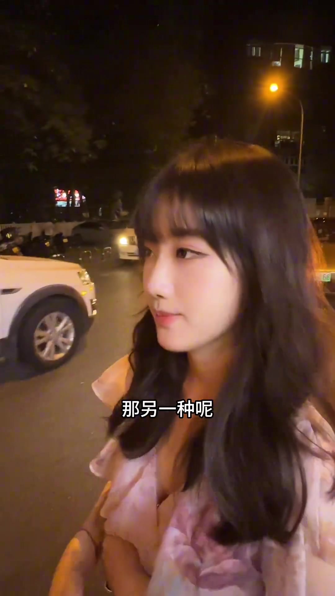 到底是什么，小姐姐话说完啊