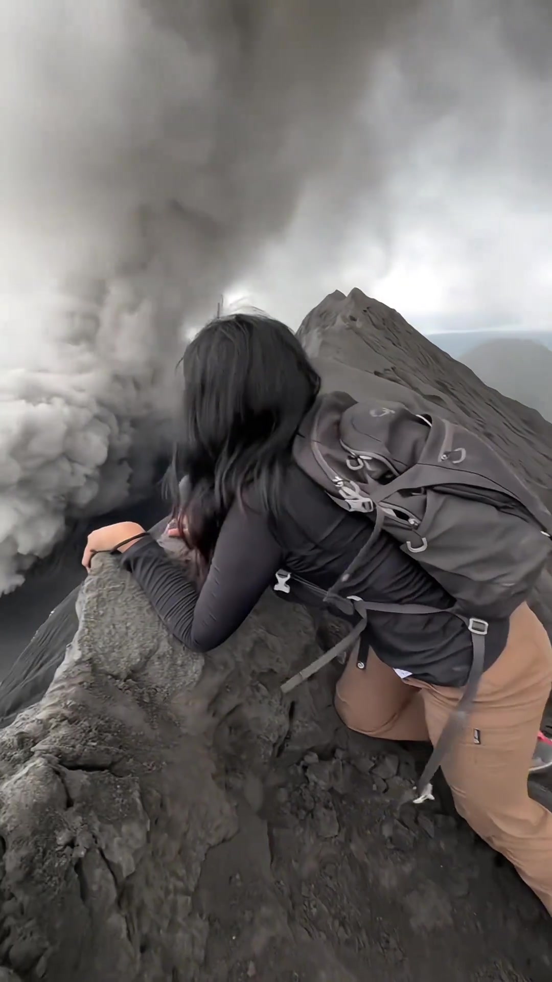 哈尔马赫拉的火山奇观，感叹大自然的鬼斧神工