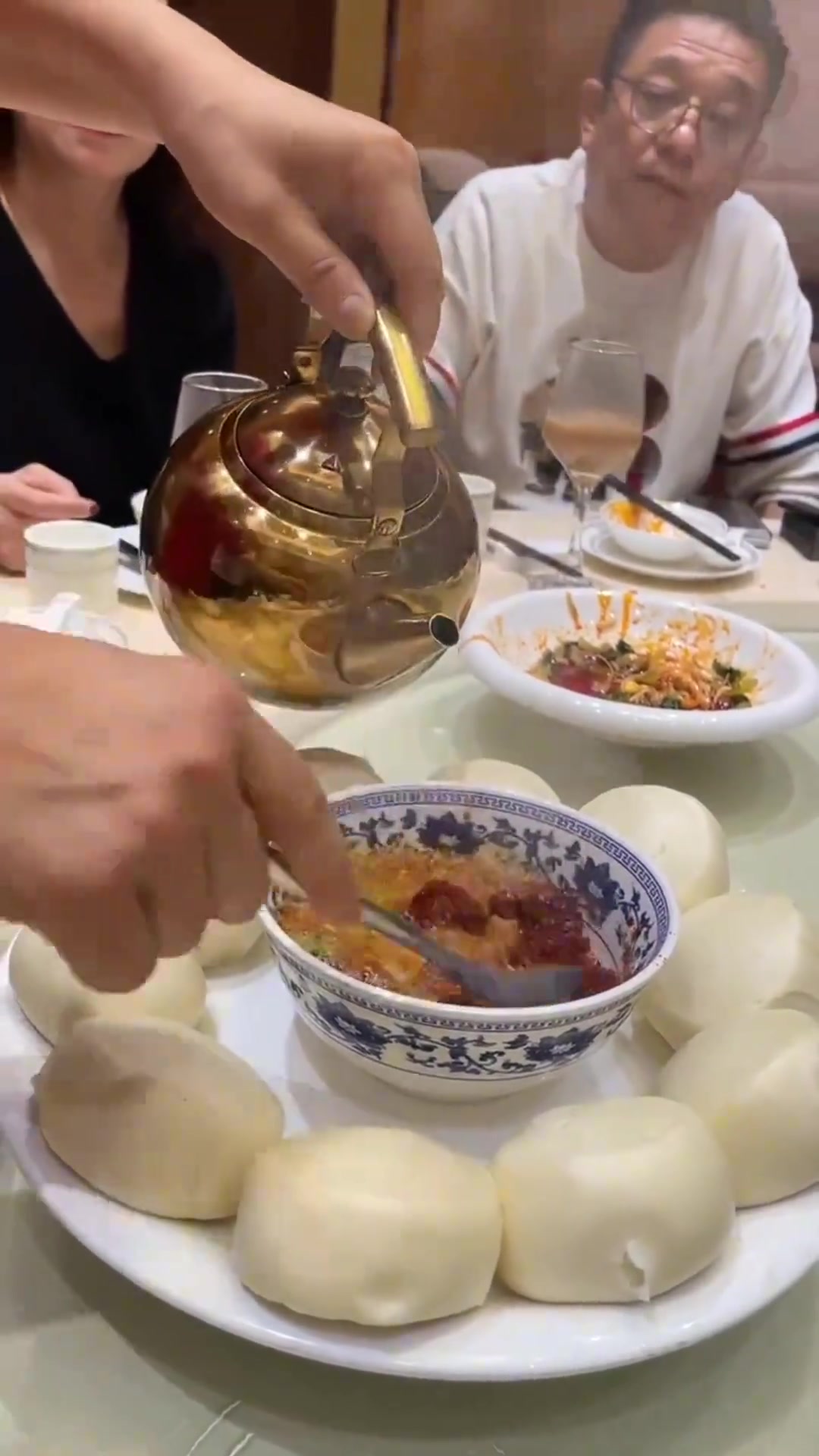 油泼辣子夹馍，陕西美食，家乡味道