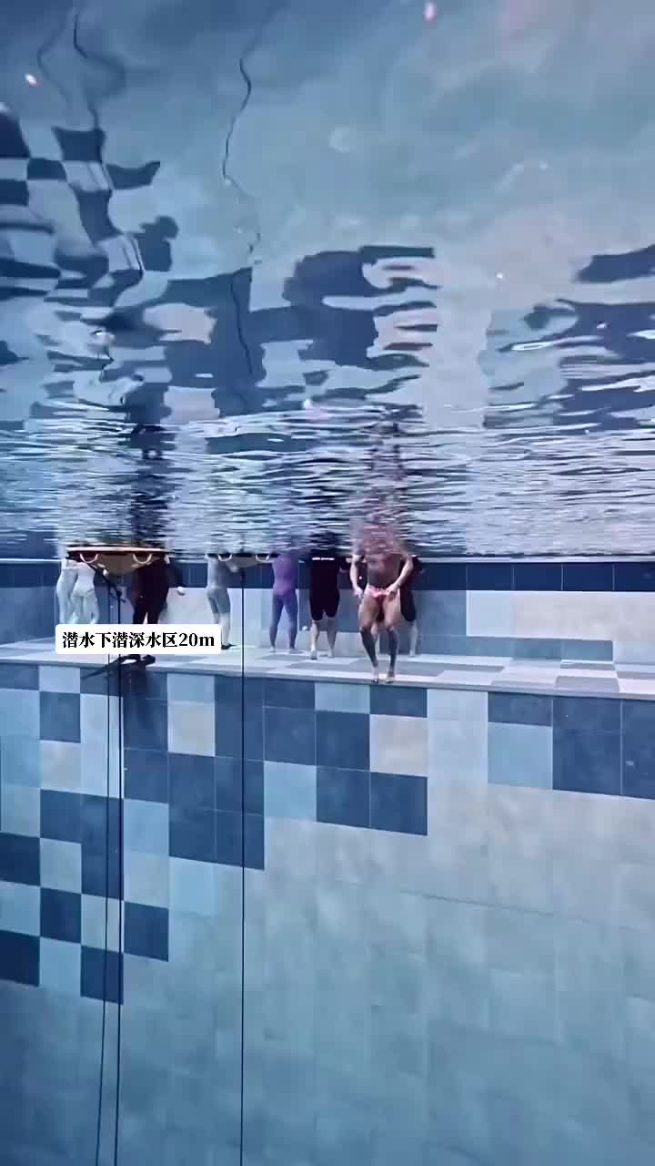 沉浸式欣赏自由下潜30米深水区，恐高的人不要看下去了！