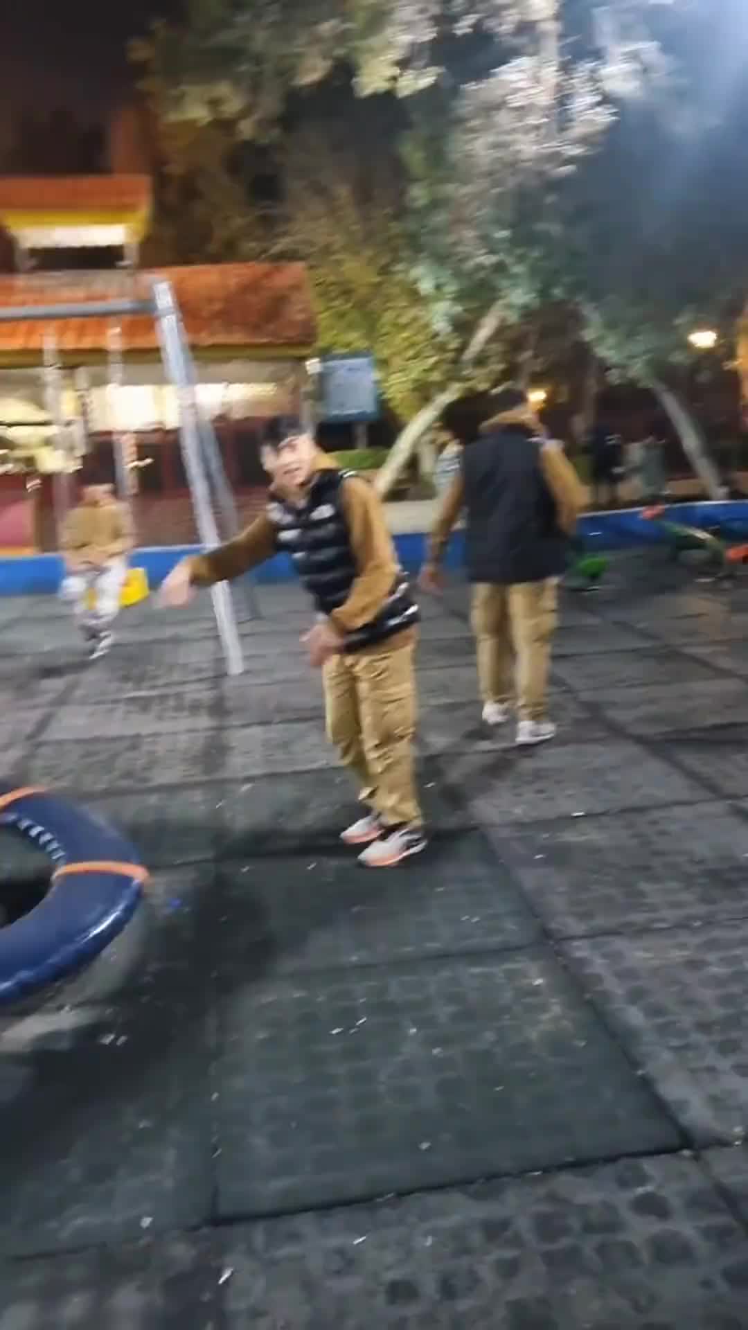 小区楼下的风火轮你是这样玩得吗