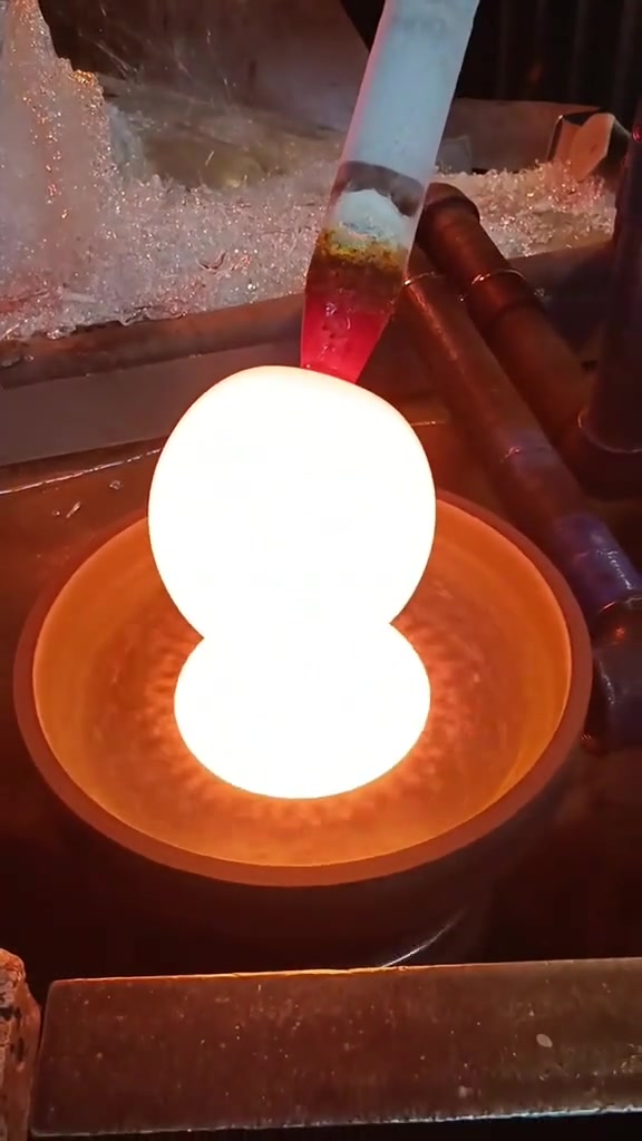 这算是离心力的作用吗