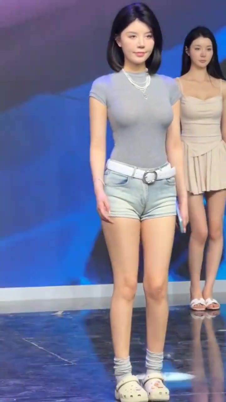 这样的穿搭才适合走秀的女模特呀