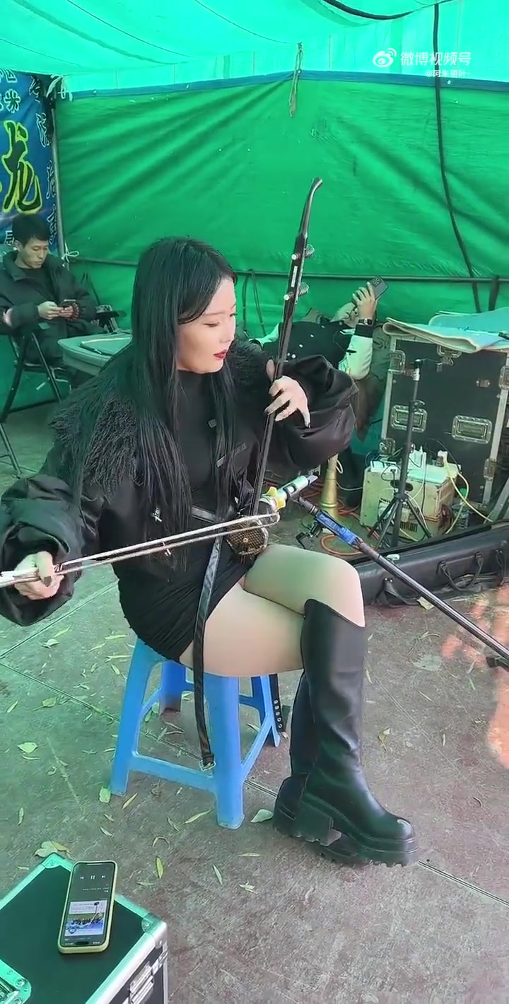 这二胡拉的真不错！！
