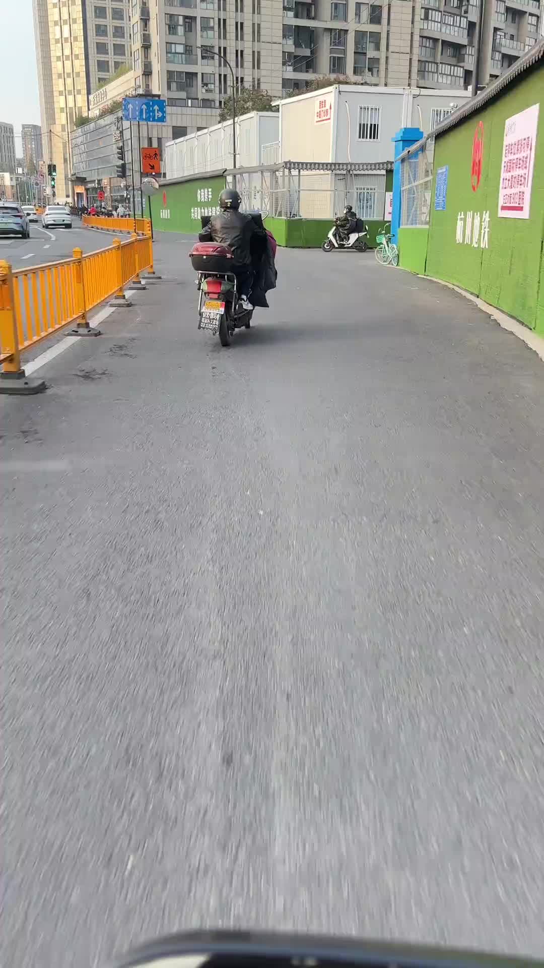 一踩二踩三踩松前卡气超级飘，跑的慢就让开，出来面对我