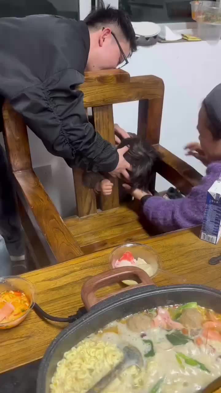 熊孩子，，下次看你还敢不敢！