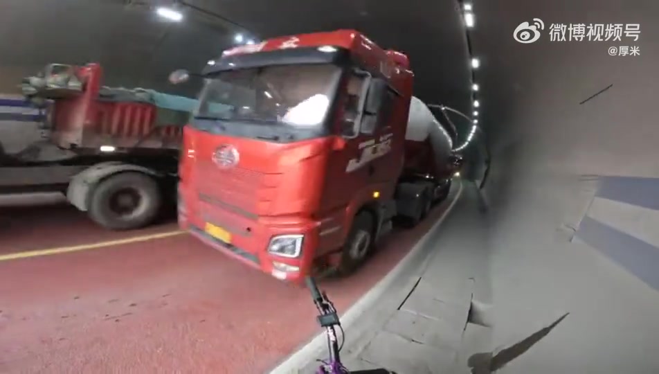 隧道不仅有逆行大货车，还有自行车闯入
