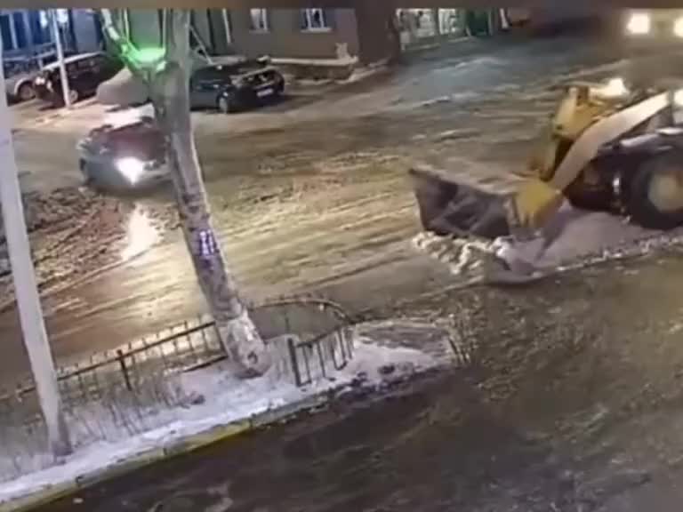 铲车道路清雪谁的责任