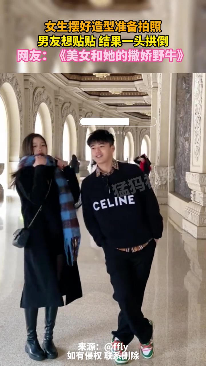 女生摆好造型准备拍照，男友想贴贴，结果把女友一头拱倒！！！