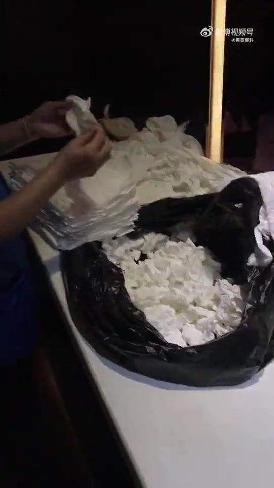 用完的纸巾再收起，难道是要二次利用