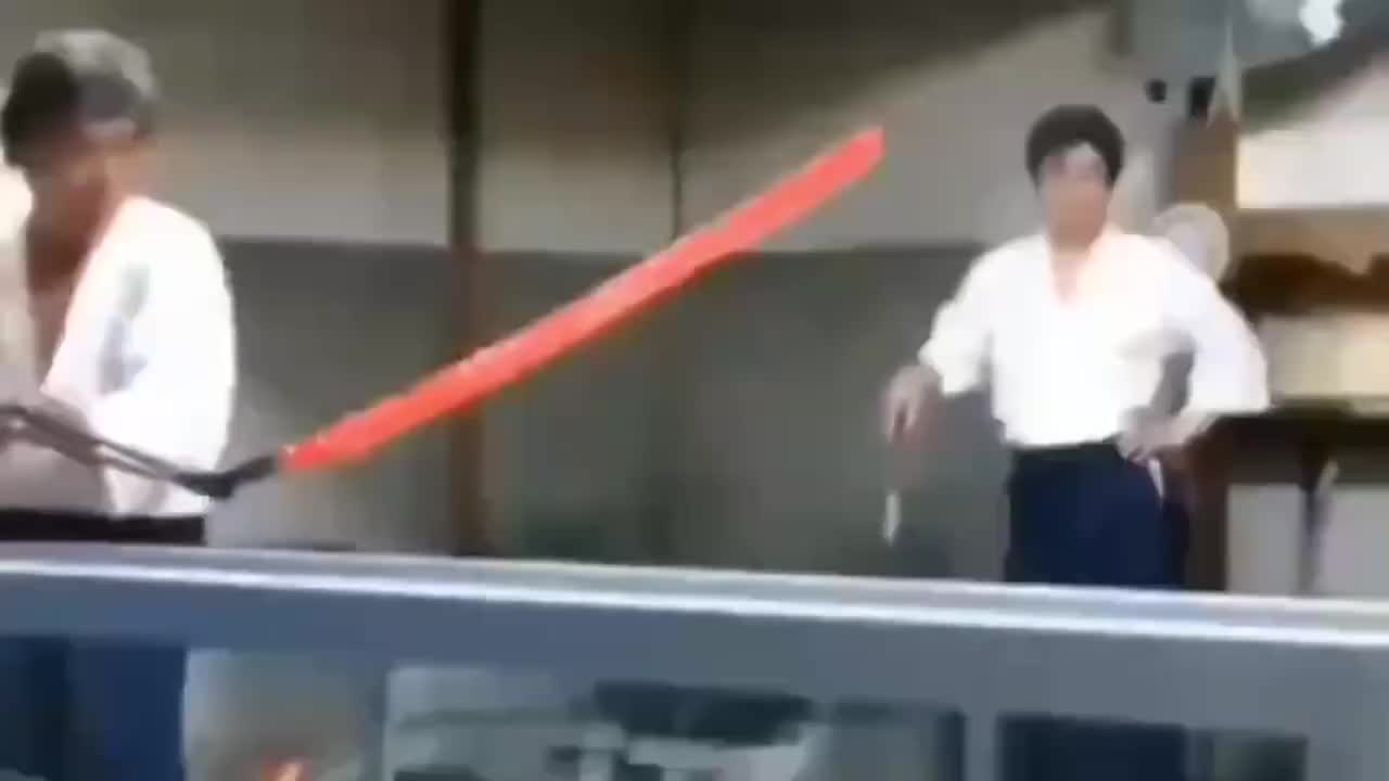 这个是什么原理啊！先向下弯曲，再上弯！