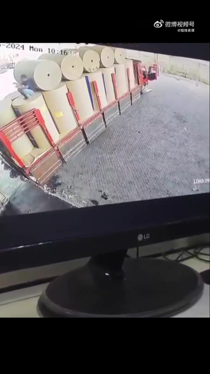 司机真命大！
