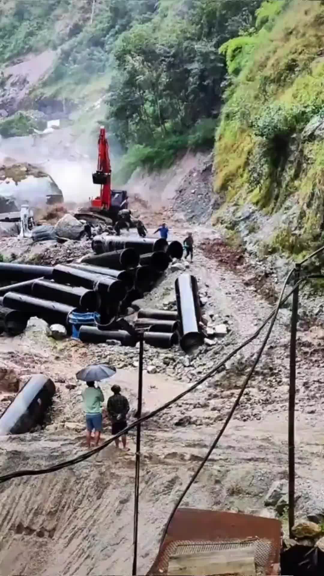 这个是上游下暴雨了还是挖到暗河了