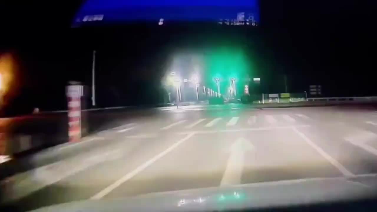 你这是刹车烫脚吗