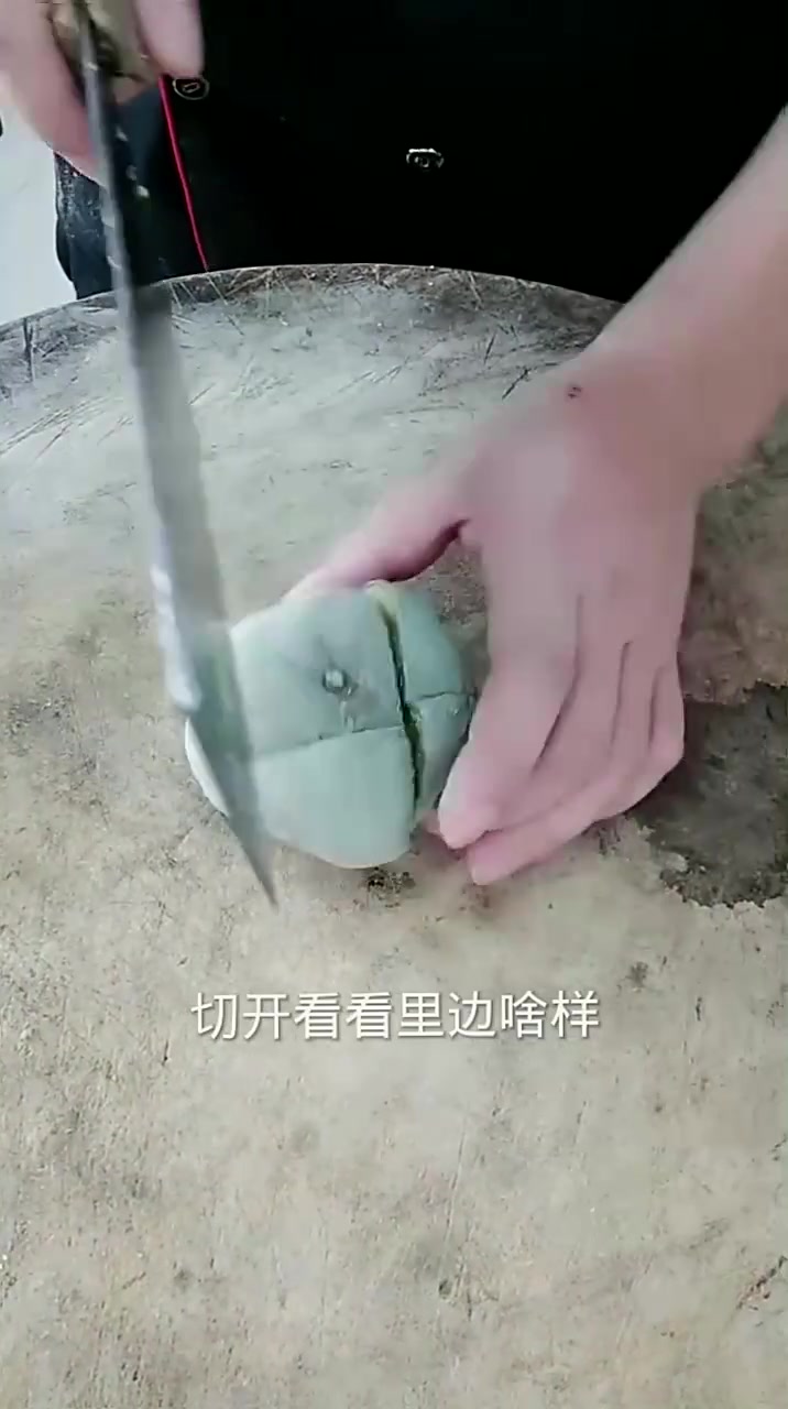 这不，橘子发霉了