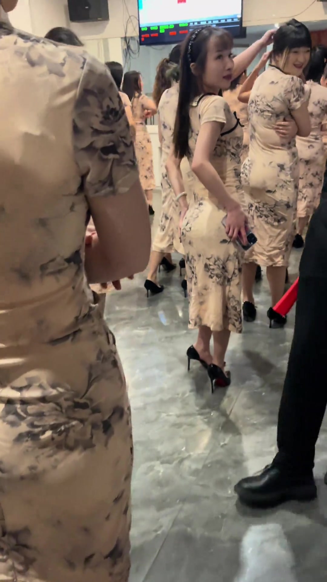 他为什么能肆无忌惮的调戏她们啊