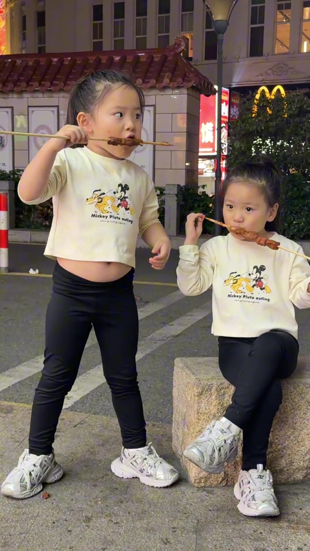 才买的衣服又小了
