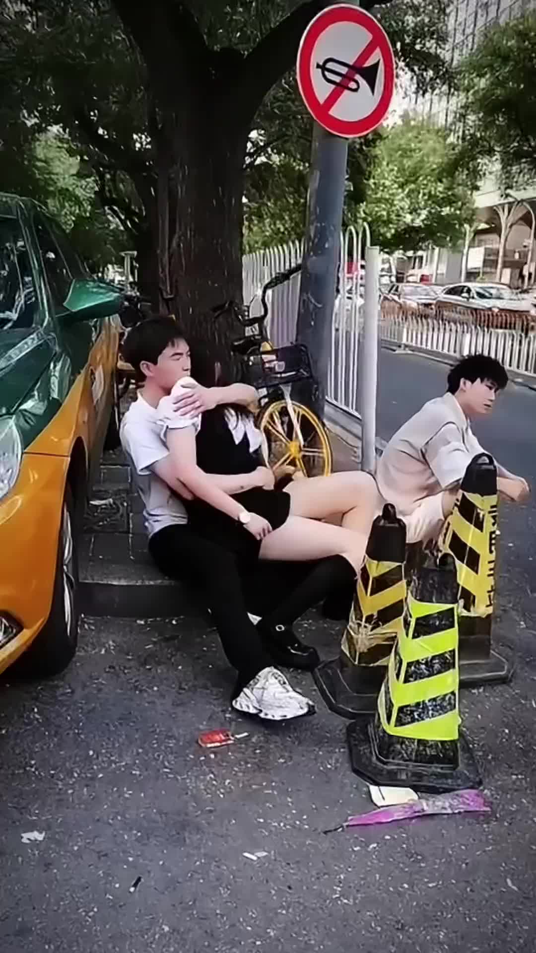 还好有对象在！不然自己一个人早就走光了！！