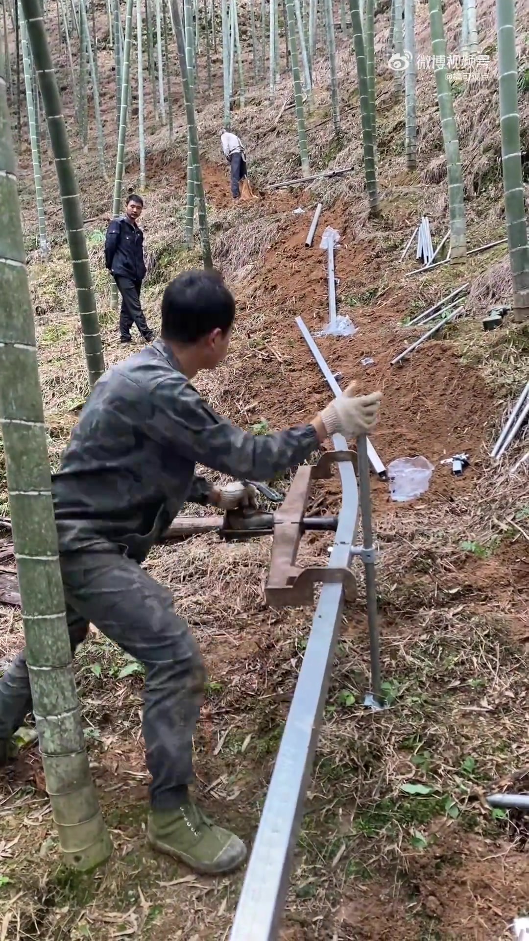 山地单轨运输车安装过程