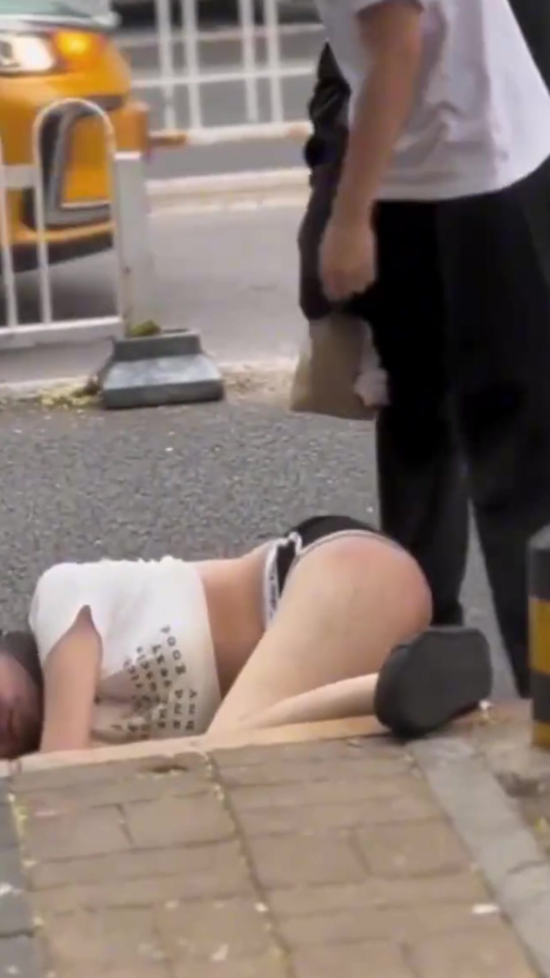 现在的女孩子倒头就睡