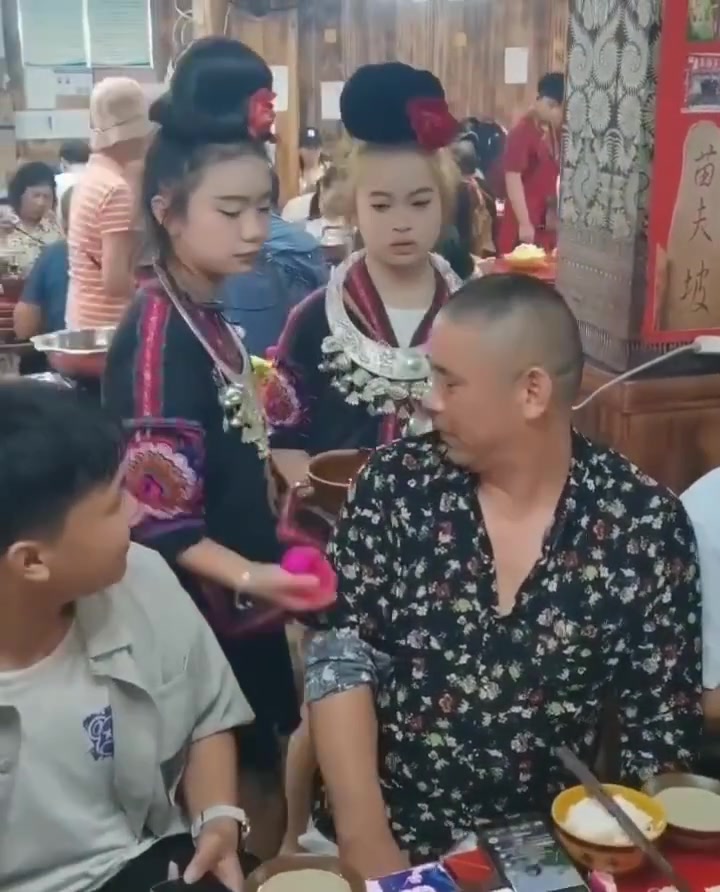 网友：不想干就别赚这份钱，要干就热情敬业一点