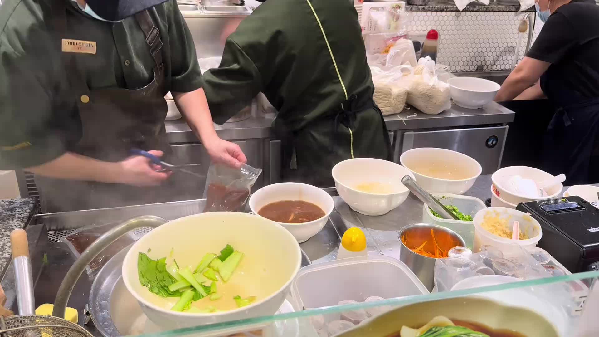 不是，都不背人了吗，这不妥妥预制菜吗