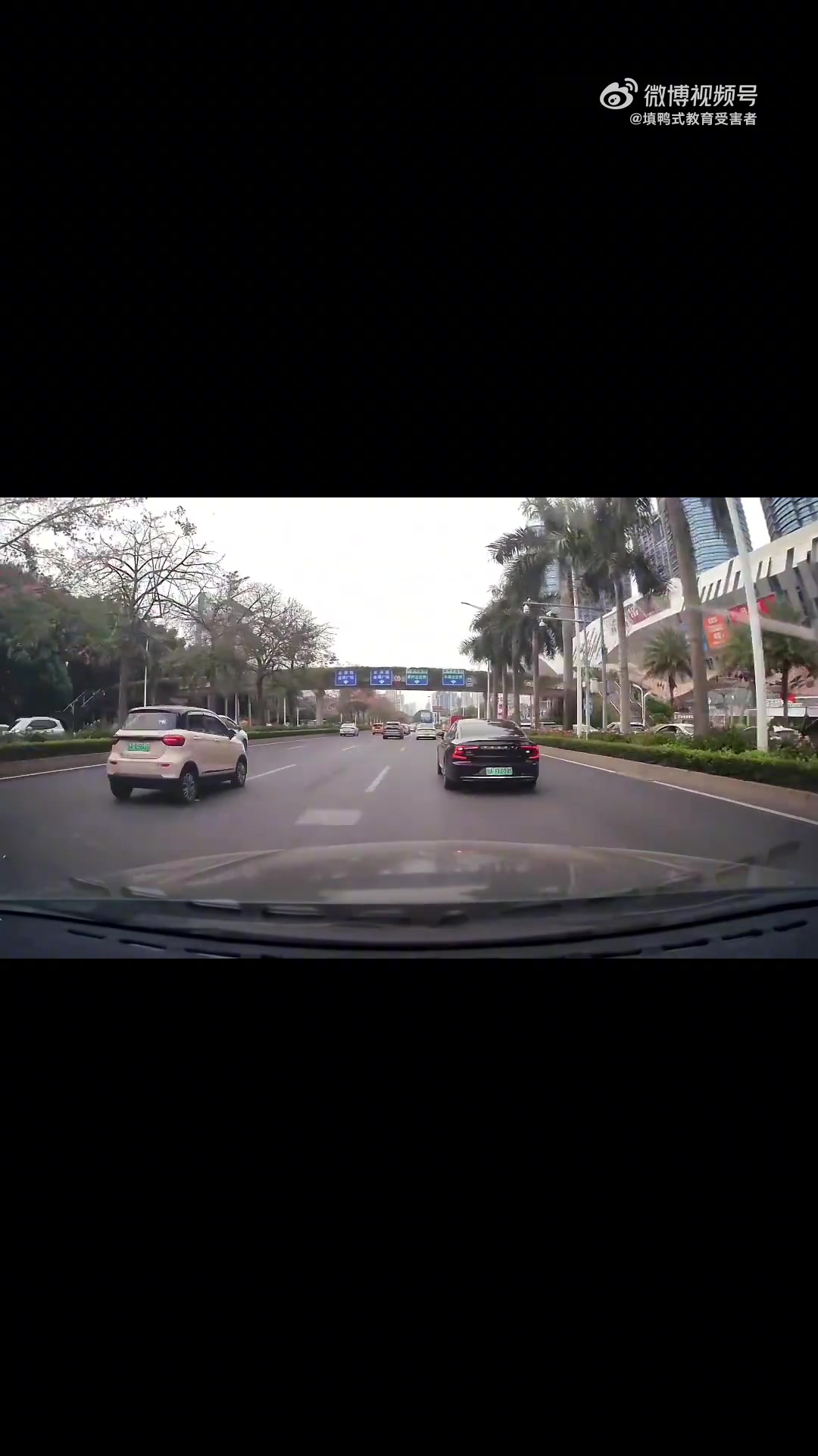 这沃尔沃得直接换后车门了吧