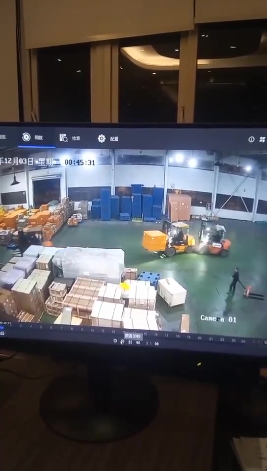 这样的叉车证是怎么拿到手呢，这样的司机工厂还能用吗