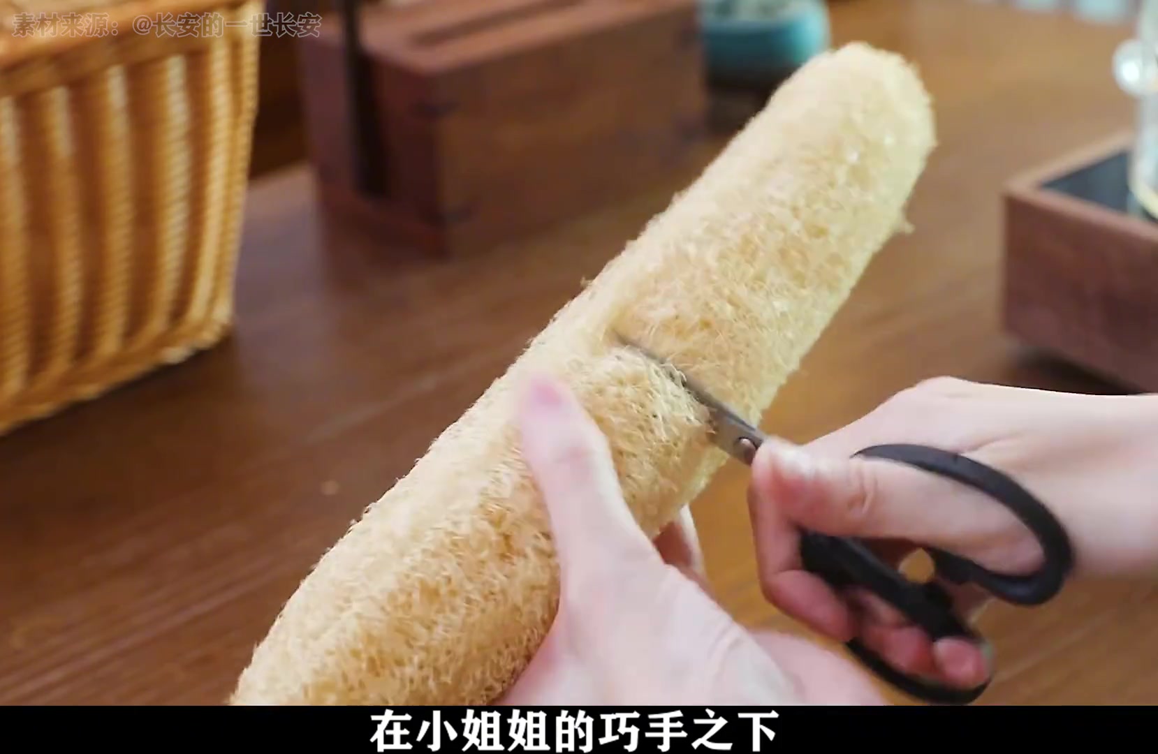 不起眼的丝瓜络，经过小姐姐的巧手后身价直接翻倍
