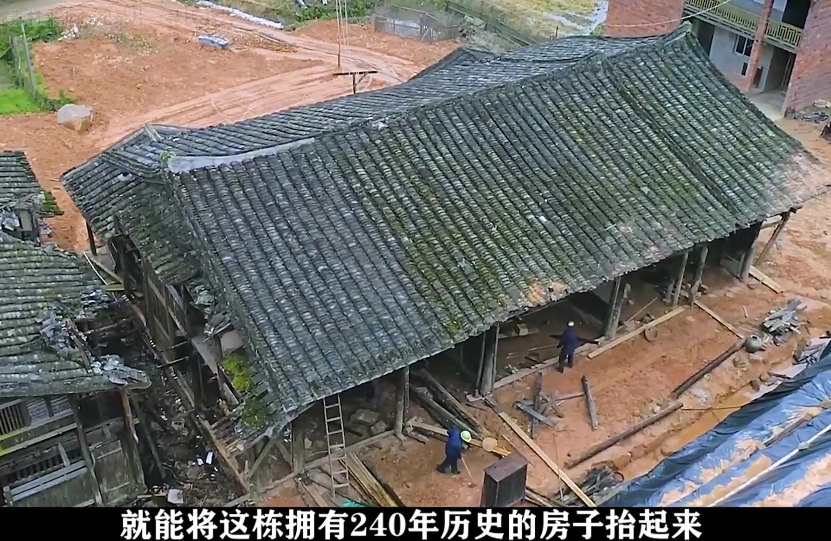 3名老人把房子抬起来并移动，这样的老手艺你见过吗