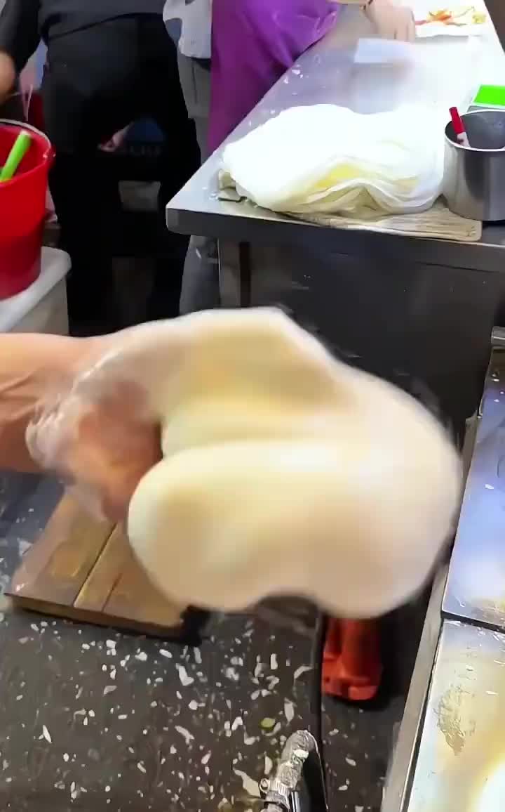 看薄饼师傅是如何炫技的！