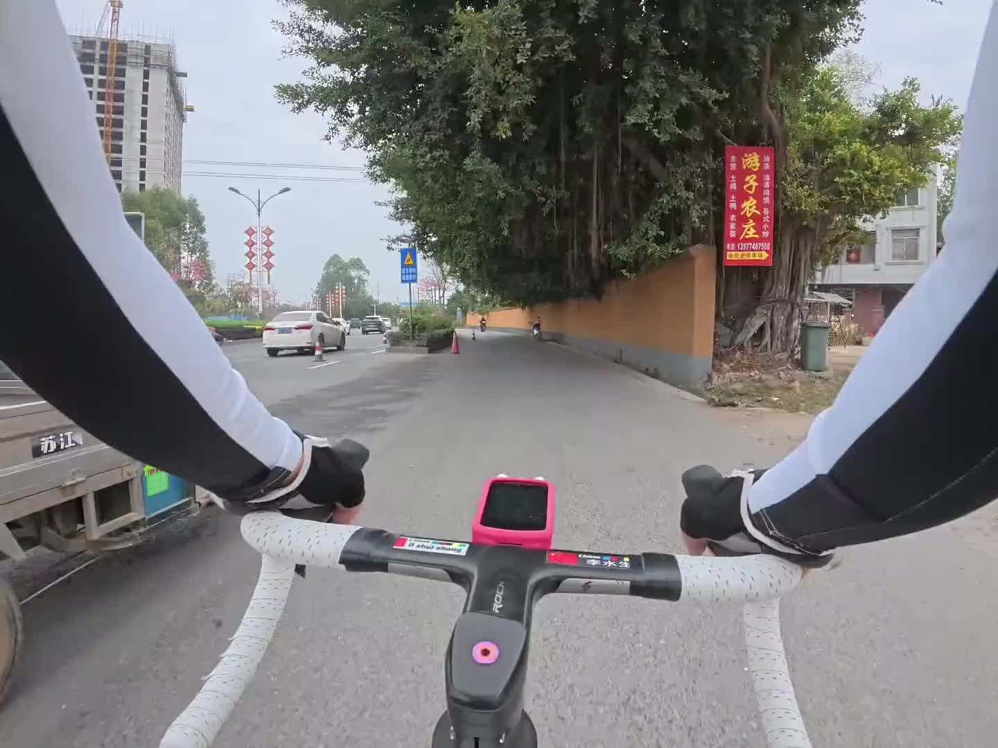 装备看着不像新手，操作看着不像老手，你这个纯纯就是多手！