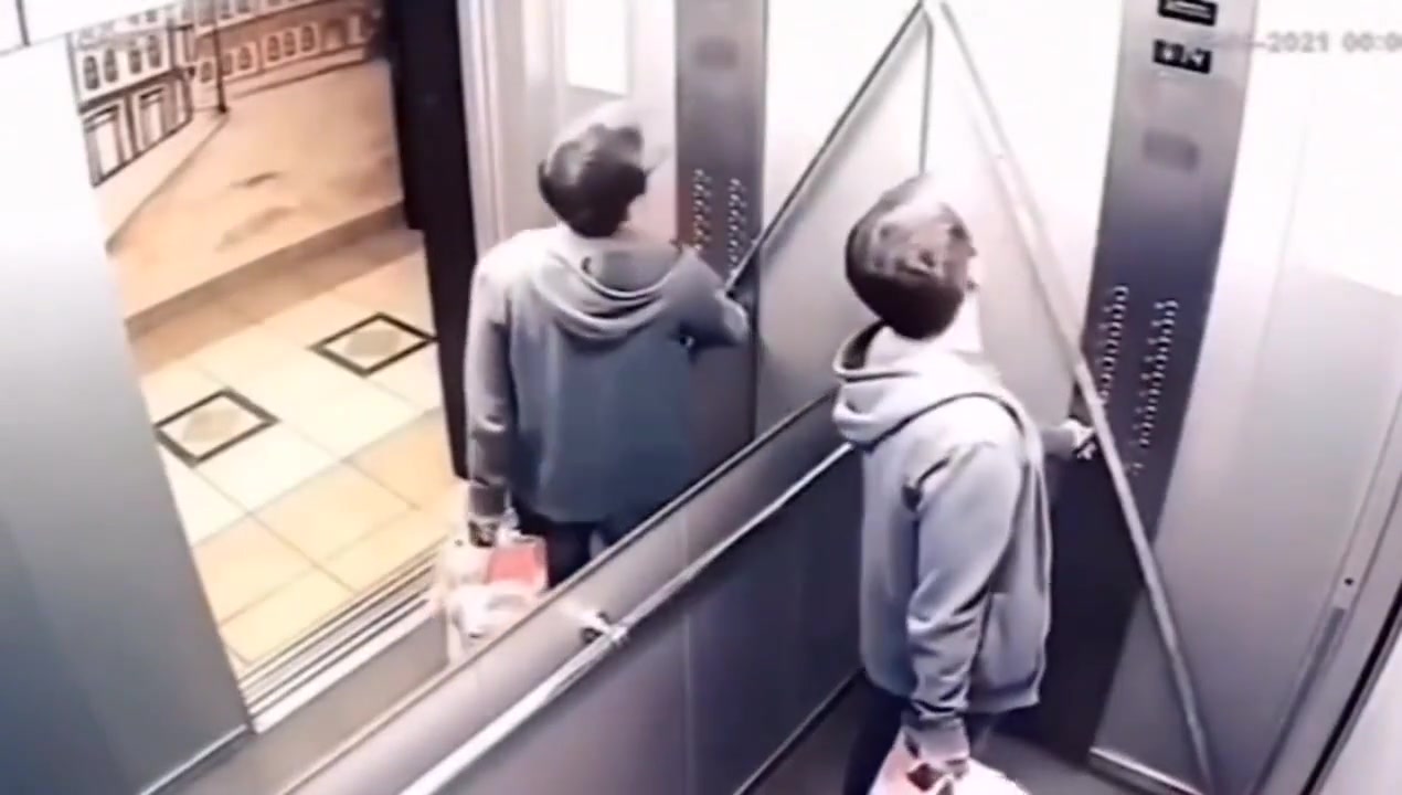有时候再急也要冷静下来强颜欢笑也要笑，这样才可能做出冷静判断