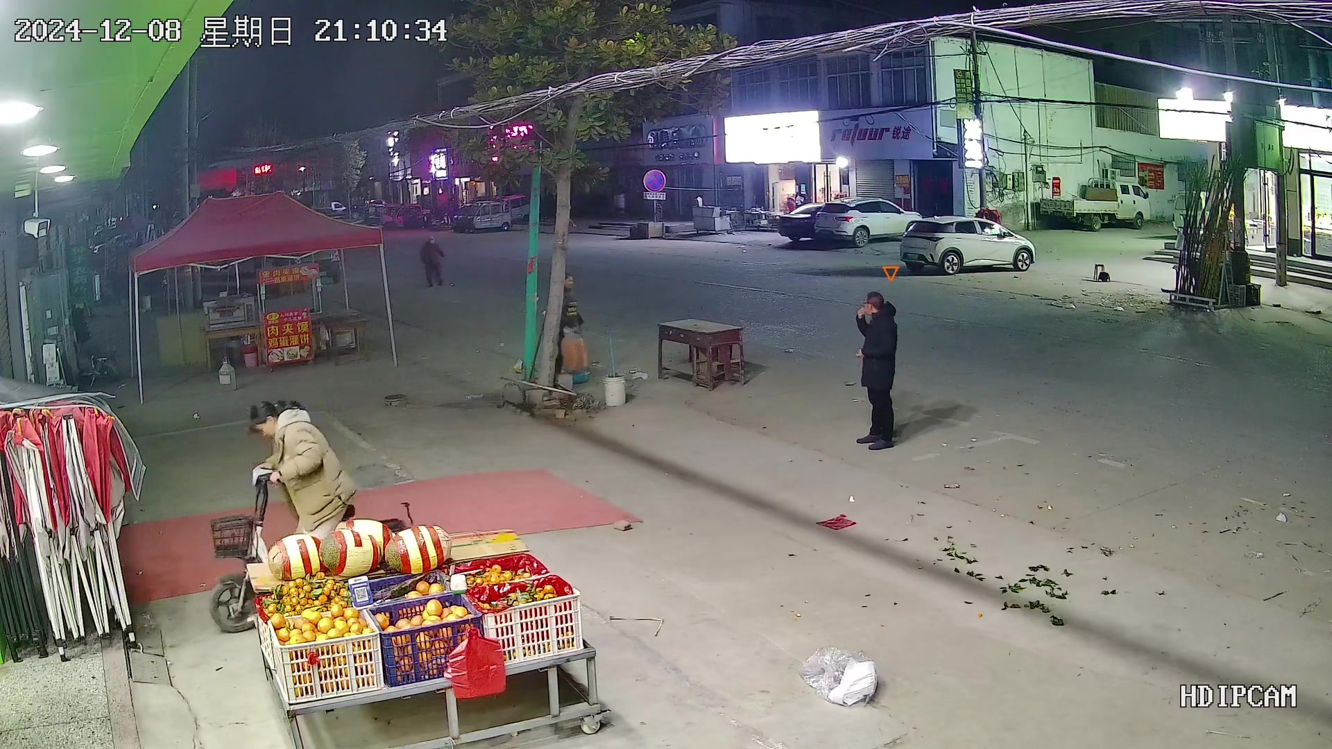 小小的电车承受了不该承受的重力