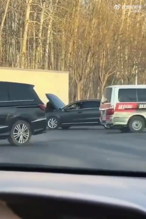 一个敢开，一个敢坐