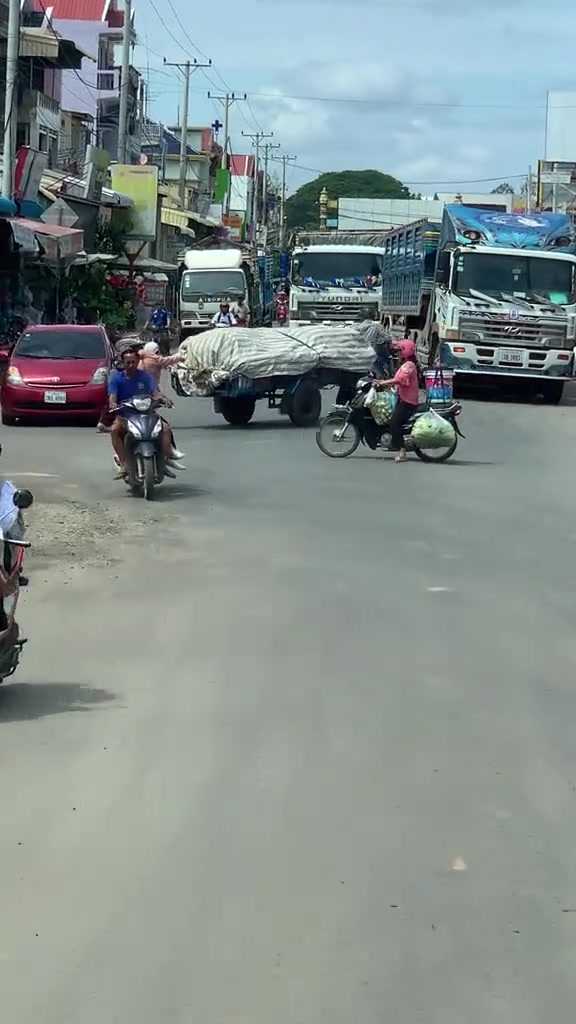 当牵引力小于阻力！