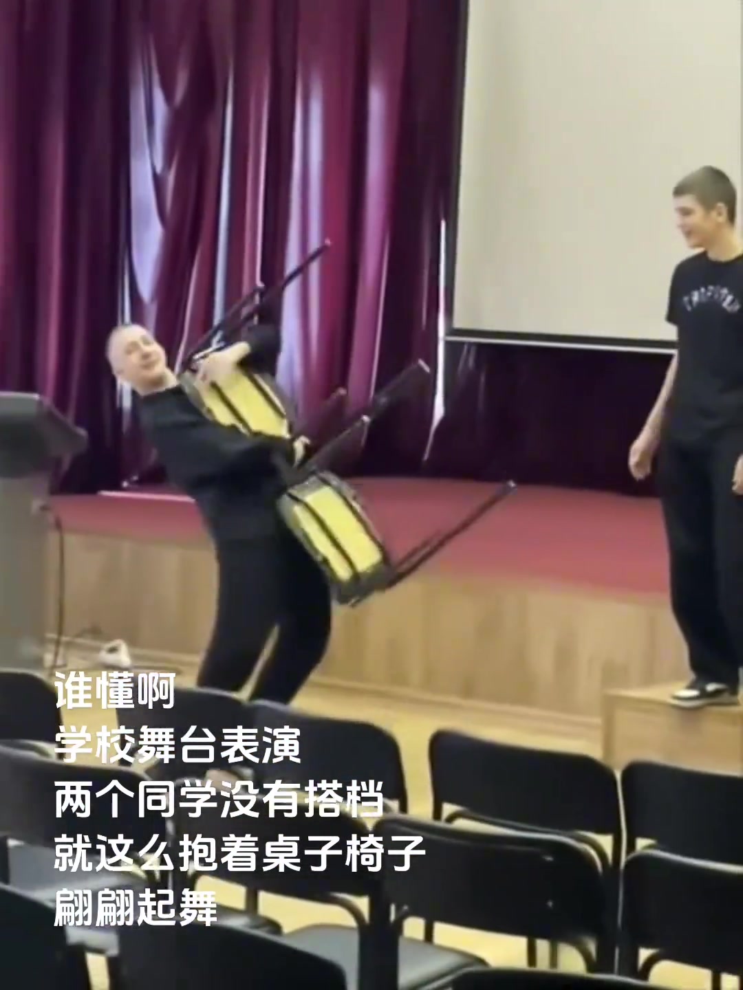 他俩为啥不凑一对哈哈哈哈哈