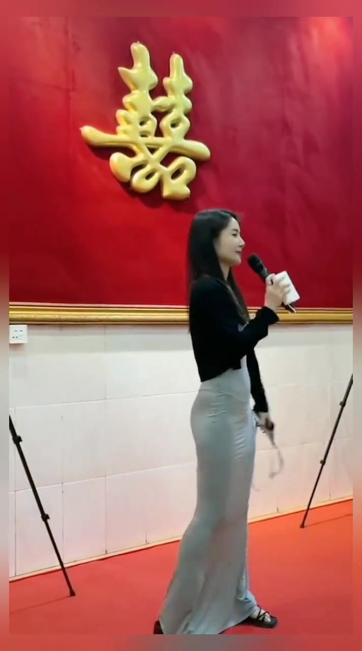 这位女主持人太有魅力了啊