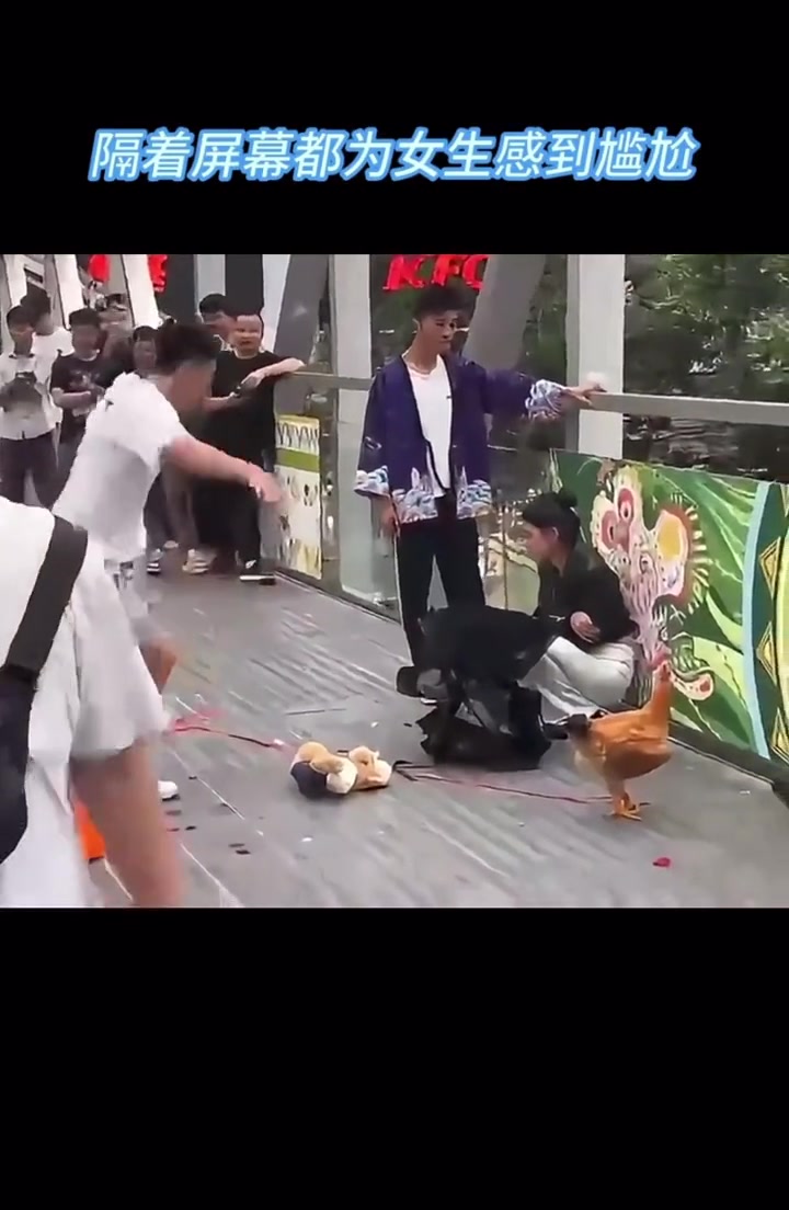 隔着屏幕都为女生感到尴尬！