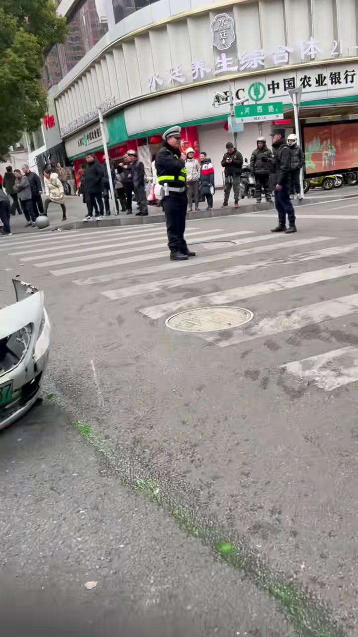 我还以为是我头盔的问题呢