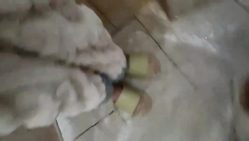 宿舍厕所堵了，这下水要漫到床位去了！至少水还是清澈的！