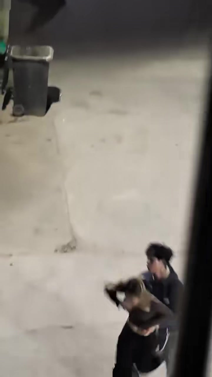 说难听点，你是在强迫女子啊