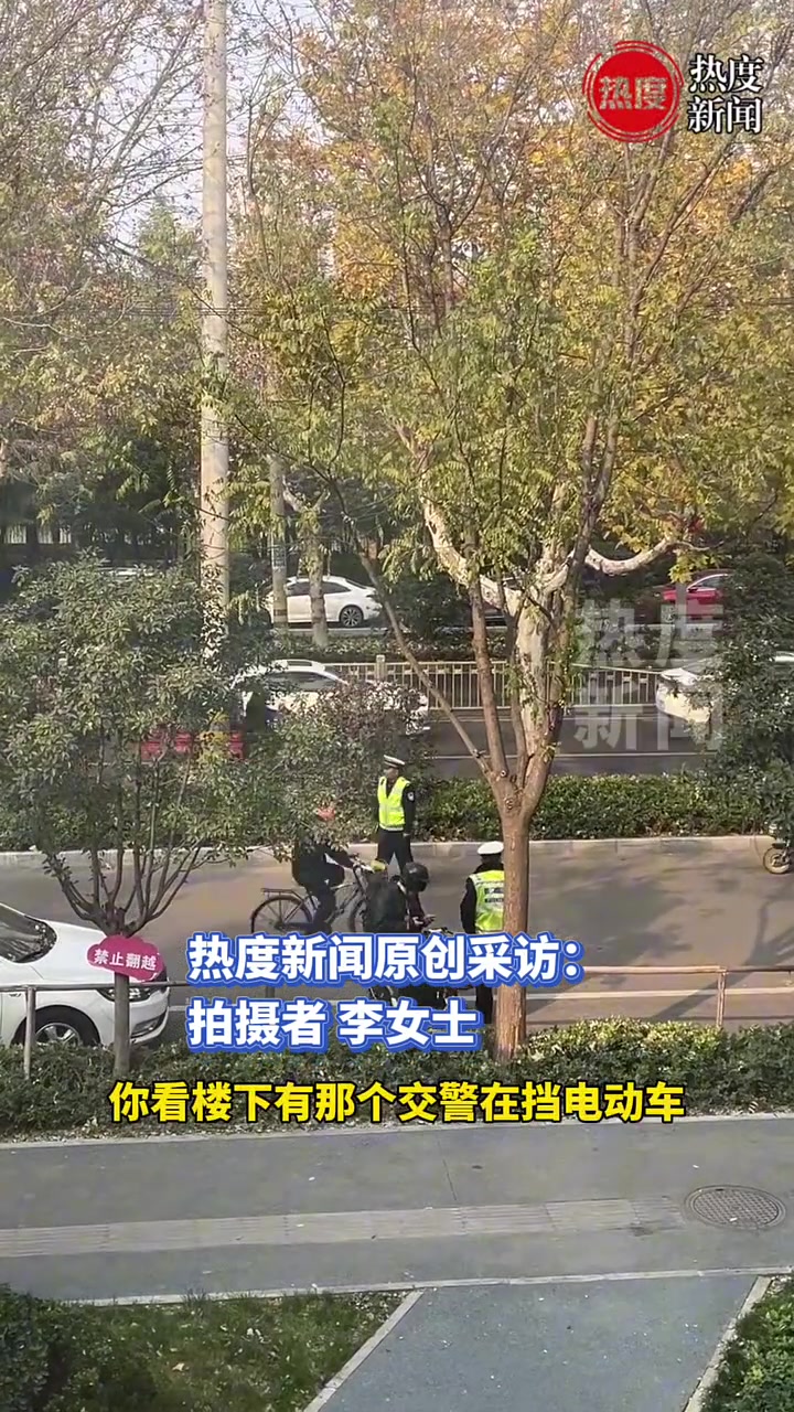 楼下交警正在查违规电动车，大爷开电三轮逆行把交警脚压了
