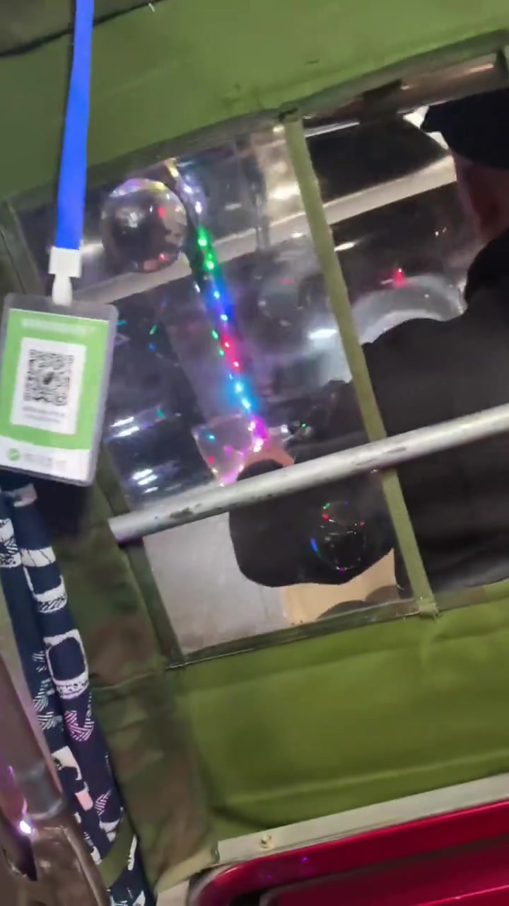 游走于刀刃之间！大爷是靠运气，坐的人是胆子大