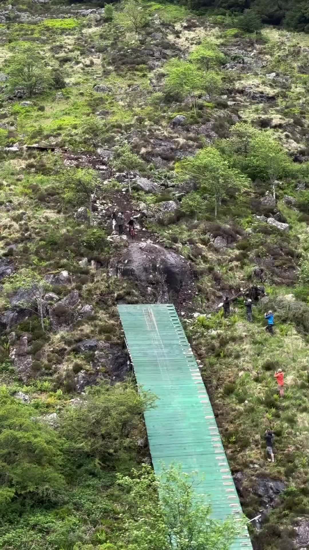 红牛挑战飞跃22米的峡谷，玩的就是心跳！