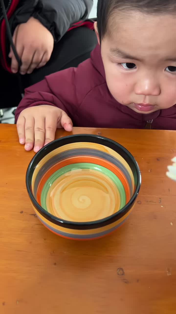 怎么看着和发胶一样